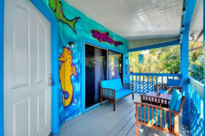 Jellyfish Unit, Walk to Beach & Siesta Key Village, Pet-Friendly